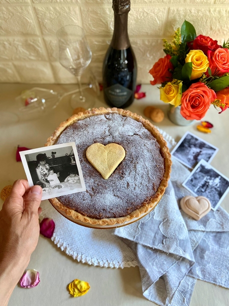 TORTA CON CREMA DI AMARETTI: RICETTA DELLA TRADIZIONE