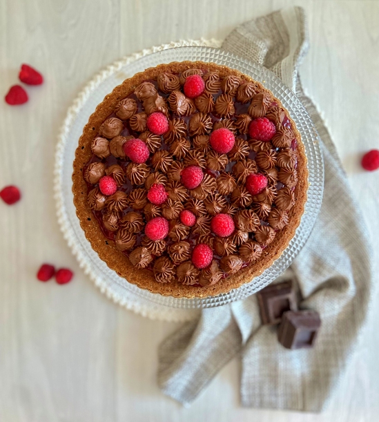 TORTA CON NAMELAKA AL CIOCCOLATO E LAMPONI