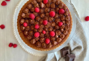 TORTA CON NAMELAKA AL CIOCCOLATO E LAMPONI