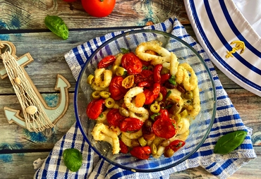 CALAMARI GRATINATI CON POMODORI E OLIVE