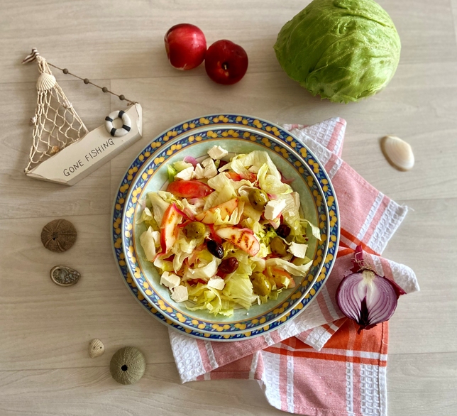 INSALATONA CON FETA E PESCHE: RICETTA LEGGERA