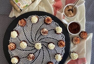 PASTICCINI ALLA CREMA E PANNA: DELIZIA SUBLIME…