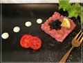 TARTARE DI TONNO CON SALSA DI YOGURT E PERLE D'ACETO