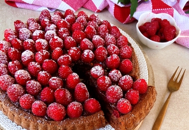 TORTA AI LAMPONI E CREMA AL CACAO E NOCCIOLE