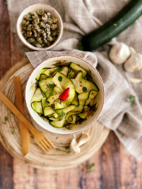 ZUCCHINE MARINATE A CRUDO: CONTORNO SENZA COTTURA